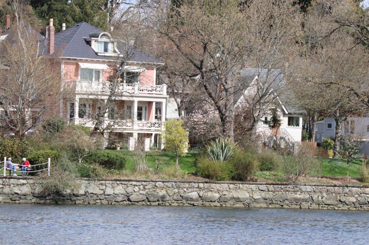 Guest house Lipton Place By Elegant Waterfront *