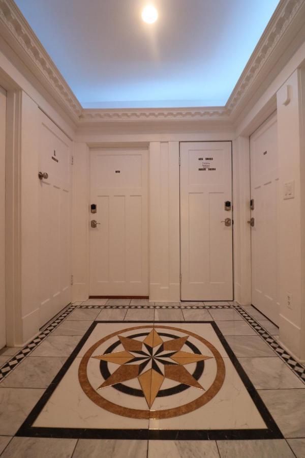 Guest house Lipton Place By Elegant Waterfront Victoria