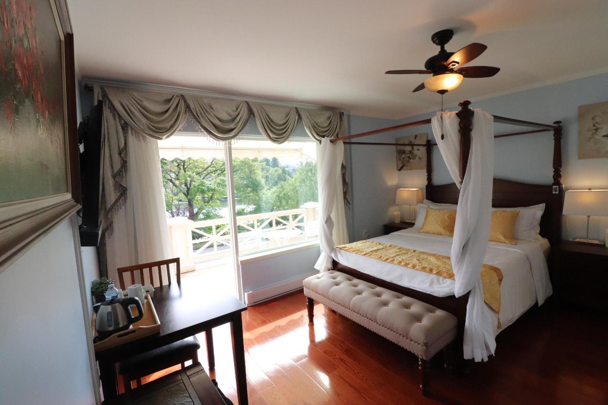 Guest house Lipton Place By Elegant Waterfront Victoria