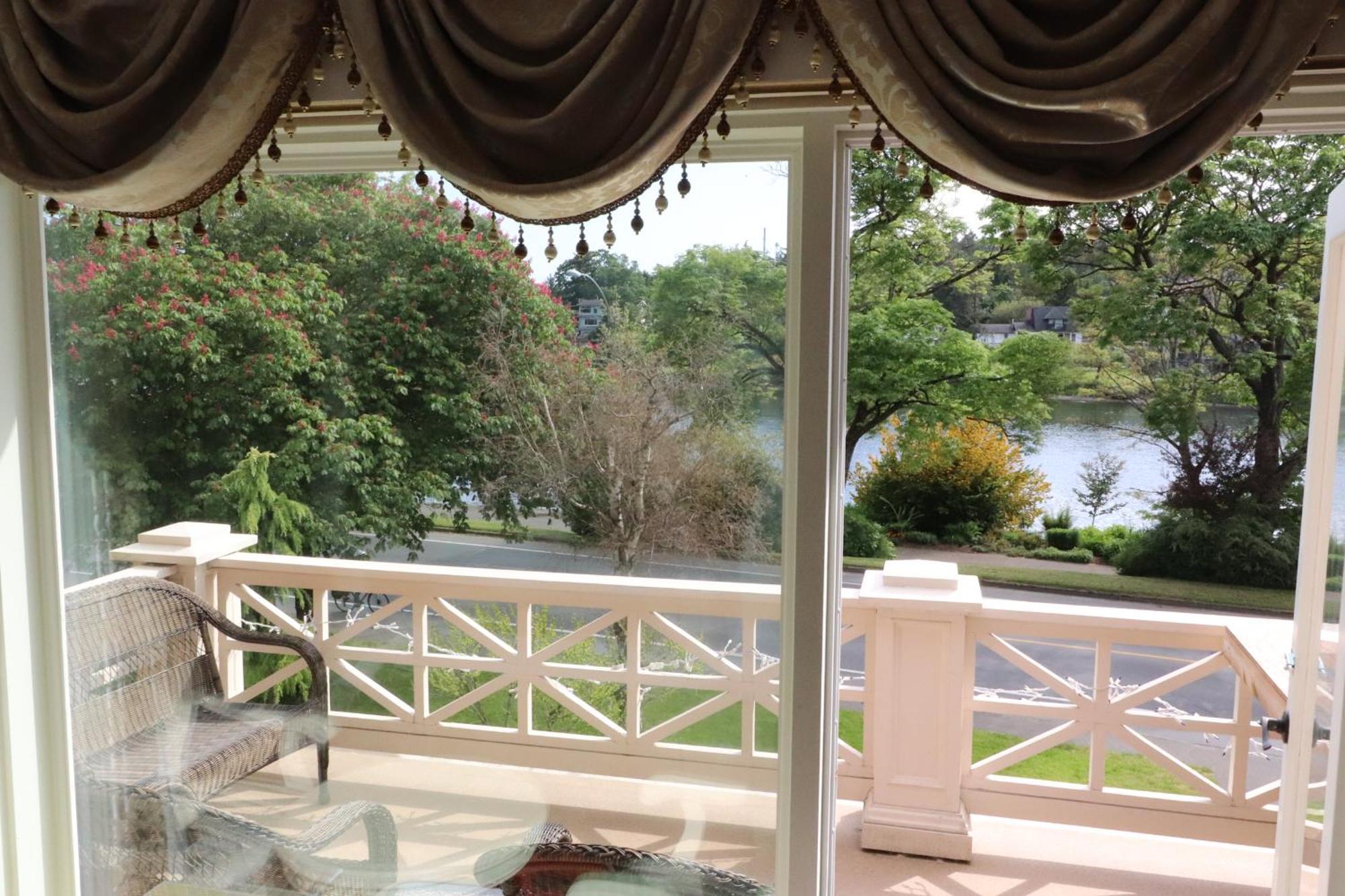 Lipton Place By Elegant Waterfront * Victoria