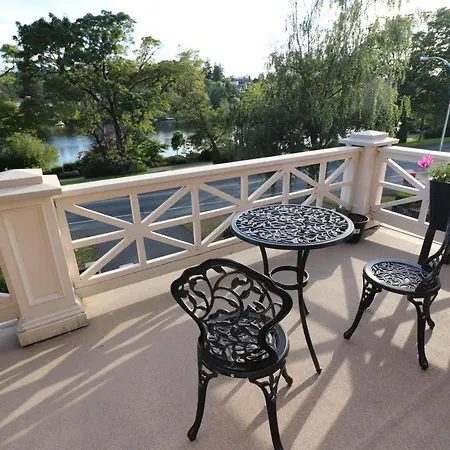 Lipton Place By Elegant Waterfront Victoria Exterior photo